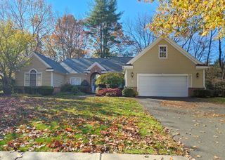 24 Worthington Drive 24, Farmington, CT 06032