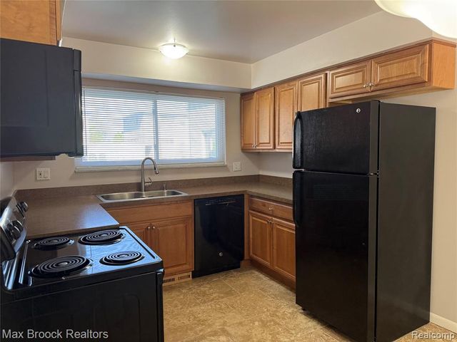 4909 Mansfield Avenue H9, Royal Oak, MI 48073