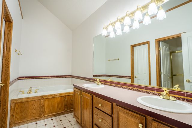 5025 Copper Creek Drive, Pleasant Hill, IA 50327