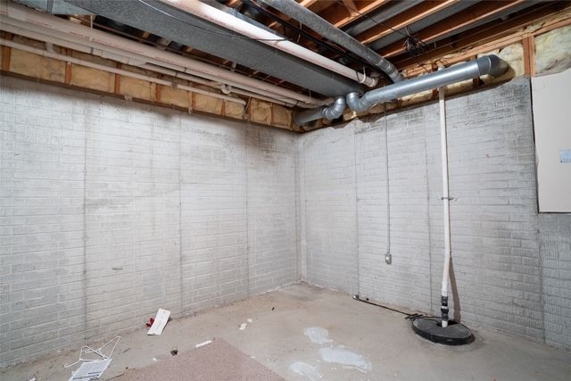 5025 Copper Creek Drive, Pleasant Hill, IA 50327