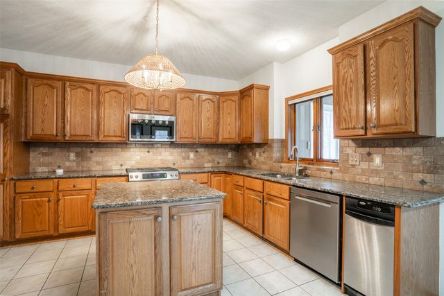 5025 Copper Creek Drive, Pleasant Hill, IA 50327