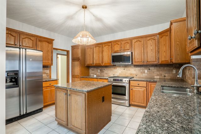 5025 Copper Creek Drive, Pleasant Hill, IA 50327