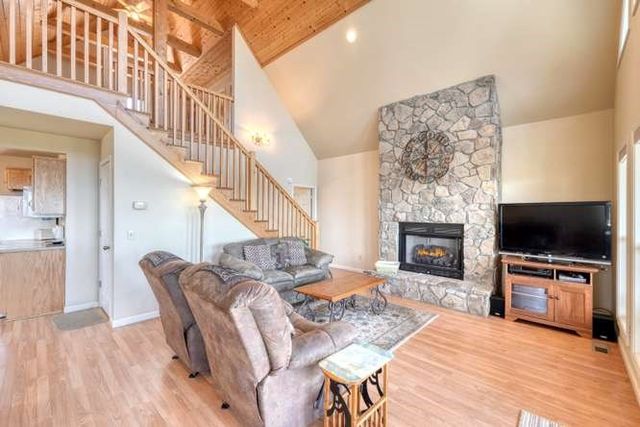 520 Sahkanaga Drive, Murphy, NC 28906