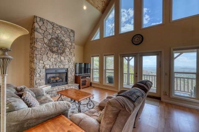 520 Sahkanaga Drive, Murphy, NC 28906