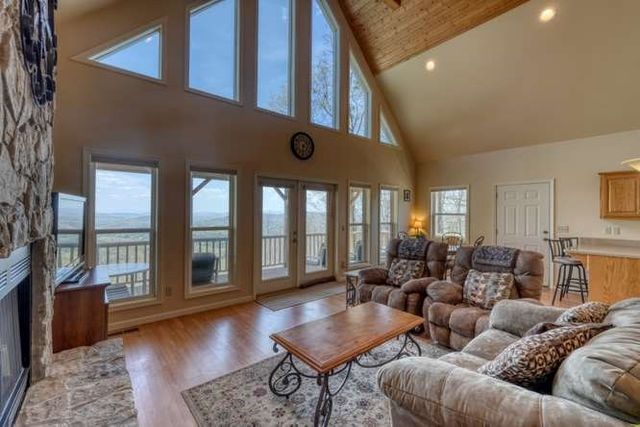 520 Sahkanaga Drive, Murphy, NC 28906