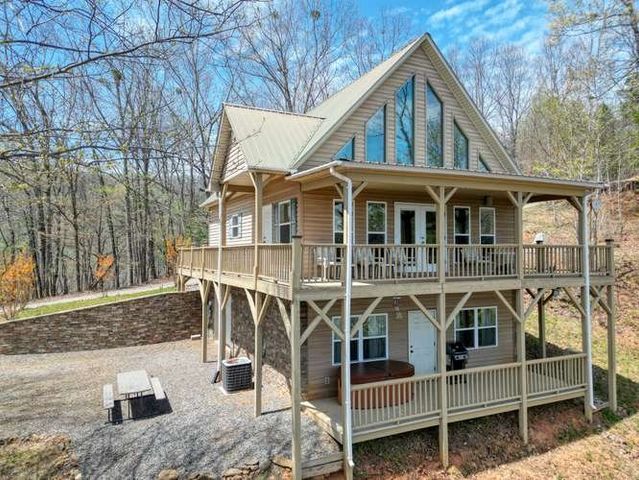 520 Sahkanaga Drive, Murphy, NC 28906