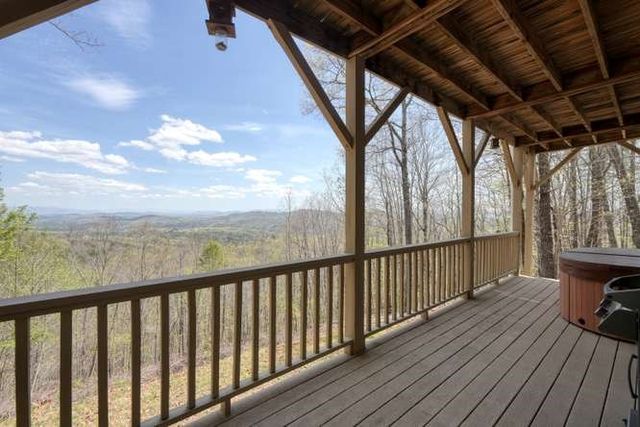 520 Sahkanaga Drive, Murphy, NC 28906