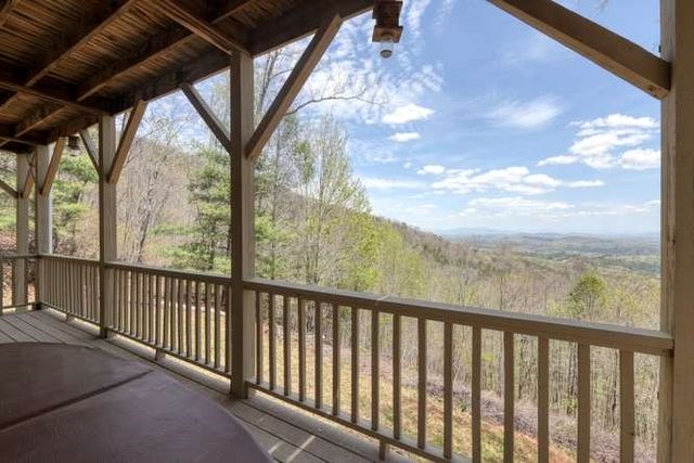 520 Sahkanaga Drive, Murphy, NC 28906