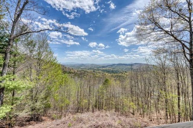 520 Sahkanaga Drive, Murphy, NC 28906