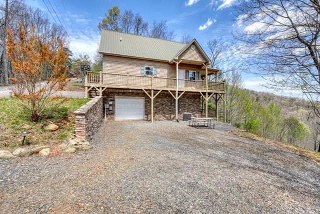 520 Sahkanaga Drive, Murphy, NC 28906
