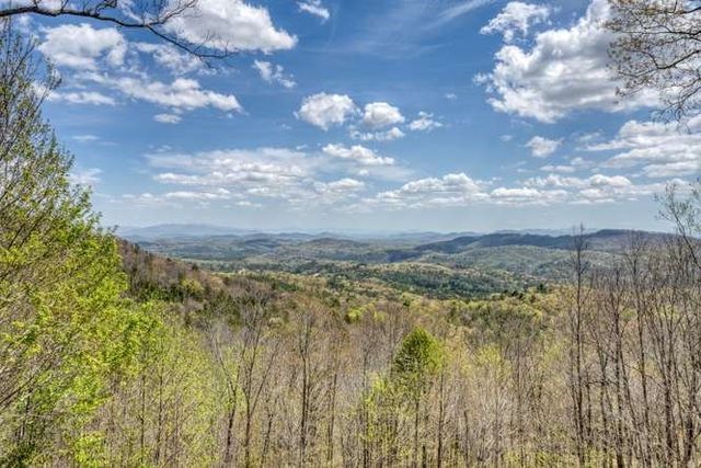 520 Sahkanaga Drive, Murphy, NC 28906