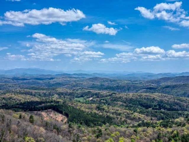 520 Sahkanaga Drive, Murphy, NC 28906
