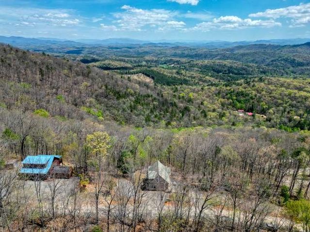 520 Sahkanaga Drive, Murphy, NC 28906