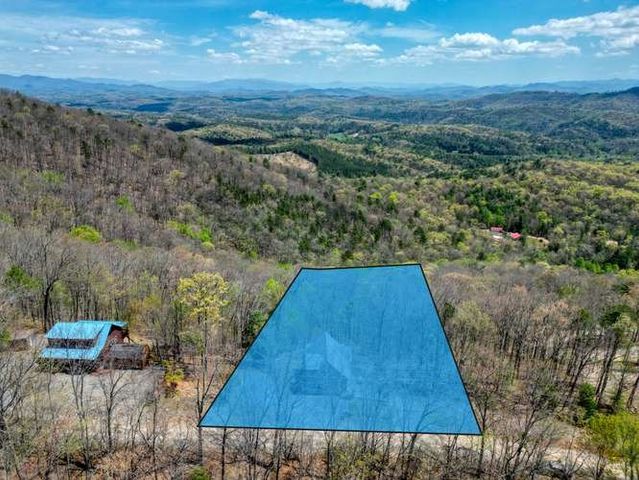 520 Sahkanaga Drive, Murphy, NC 28906