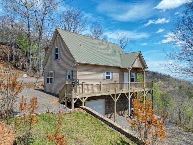 520 Sahkanaga Drive, Murphy, NC 28906