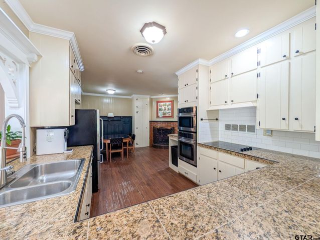 1109 Troup Highway, Tyler, TX 75701