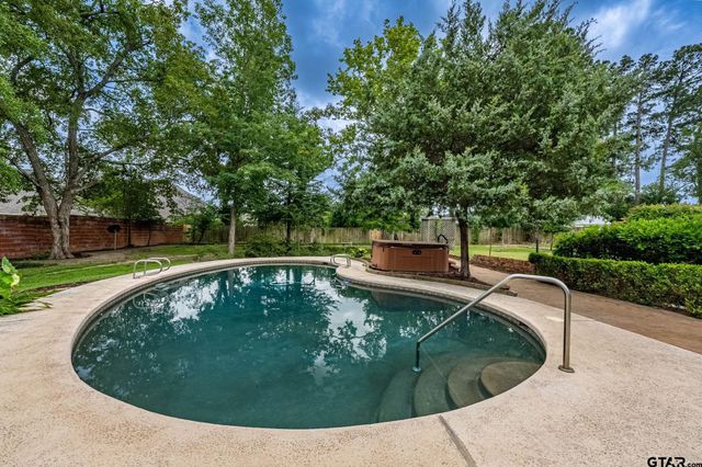 1109 Troup Highway, Tyler, TX 75701