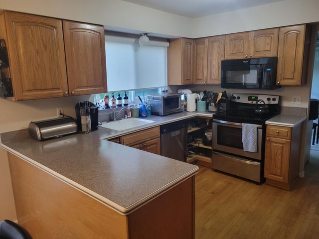 2411 Weathervane Road, West Bloomfield, MI 48324