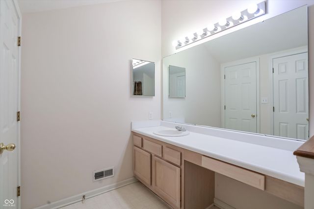 2361 Steeple Chase, Shelbyville, IN 46176