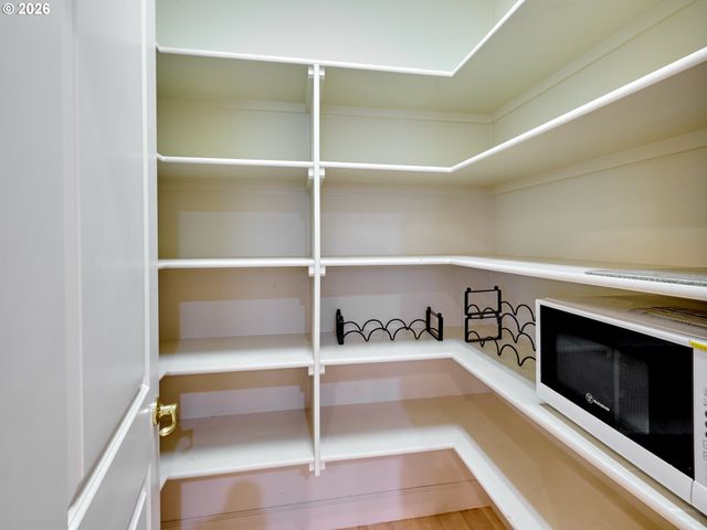 4746 AMHERST Ct, Lake Oswego, OR 97035