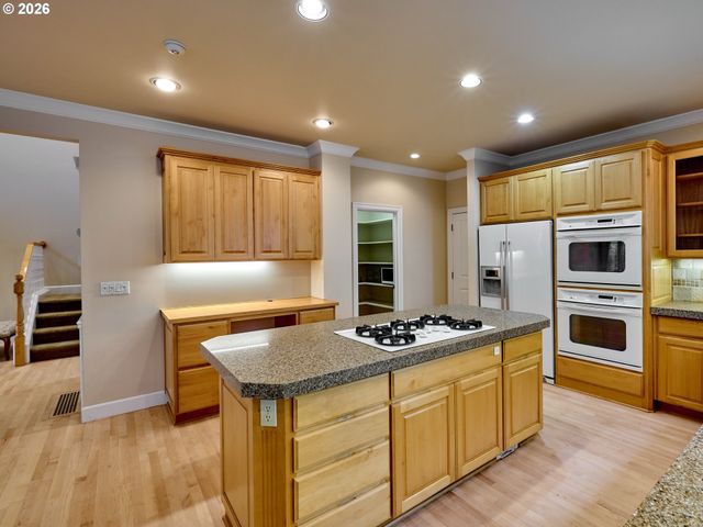 4746 AMHERST Ct, Lake Oswego, OR 97035