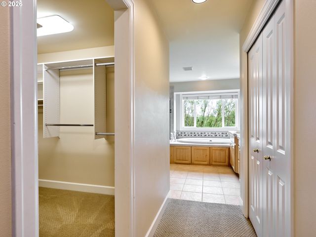 4746 AMHERST Ct, Lake Oswego, OR 97035