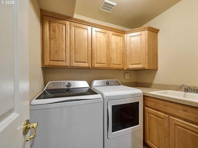 4746 AMHERST Ct, Lake Oswego, OR 97035