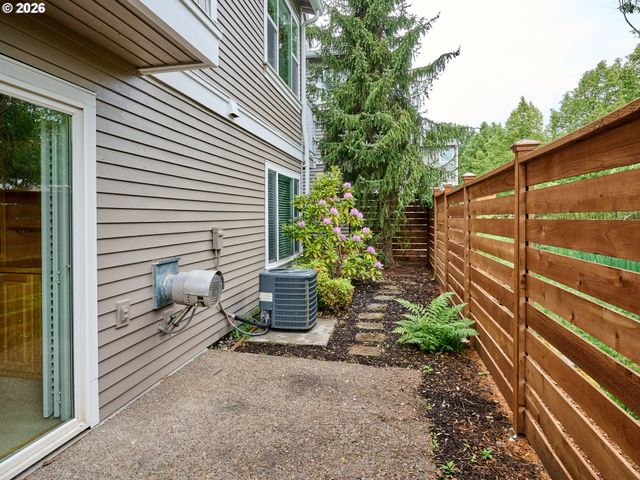 4746 AMHERST Ct, Lake Oswego, OR 97035