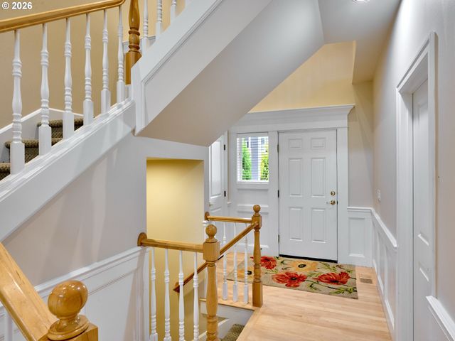 4746 AMHERST Ct, Lake Oswego, OR 97035