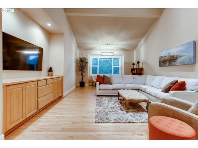 4746 AMHERST Ct, Lake Oswego, OR 97035