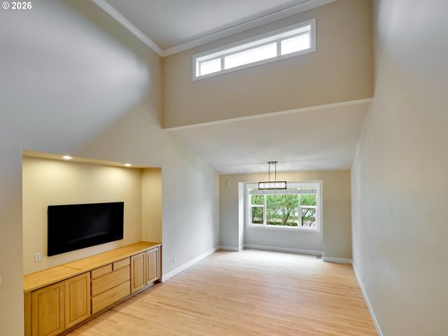 4746 AMHERST Ct, Lake Oswego, OR 97035