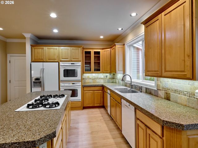 4746 AMHERST Ct, Lake Oswego, OR 97035