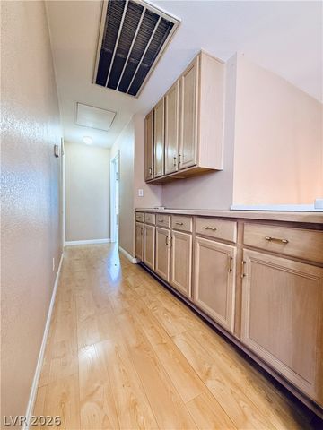5201 South Torrey Pines Drive 1211, Las Vegas, NV 89118