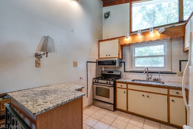 3721 N Sunnyfield Drive, Copley, OH 44321