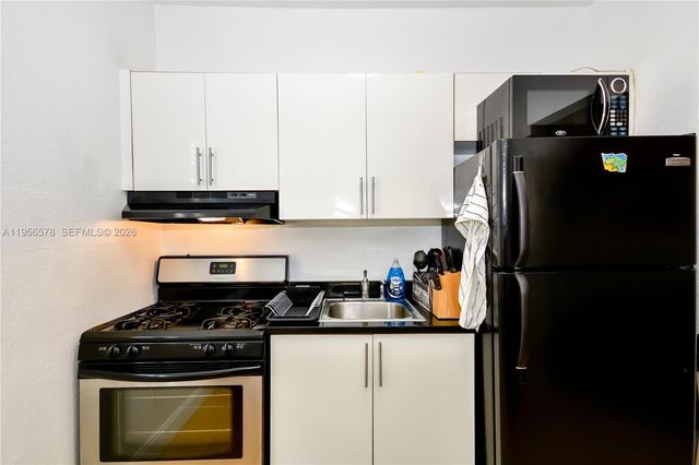 8415 Harding Ave 19A, Miami Beach, FL 33141