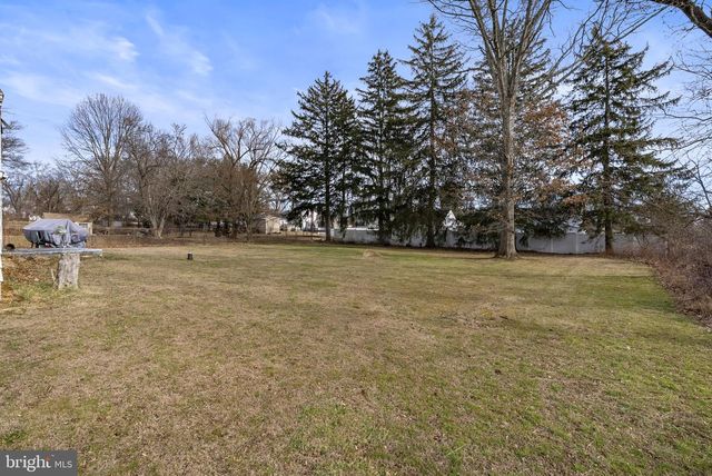 37 N 2ND STREET PIKE, Churchville, PA 18966