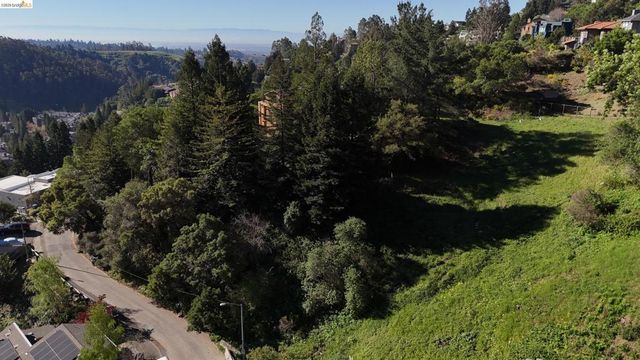 7137 Buckingham Blvd., Berkeley, CA 94705