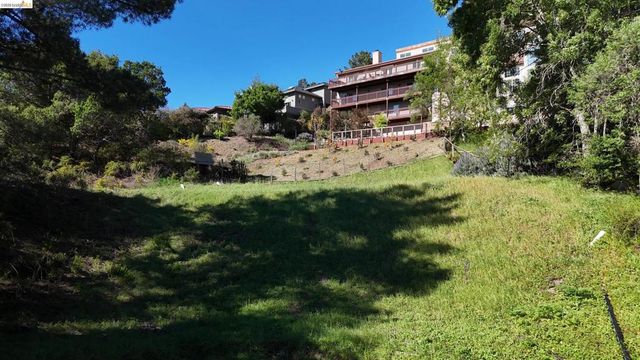 7137 Buckingham Blvd., Berkeley, CA 94705