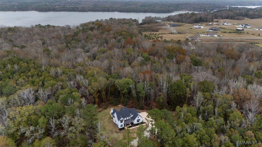 178 Shoal Creek Drive, Deatsville, AL 36022