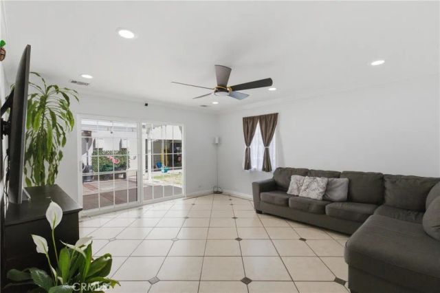 6836 Aura, Reseda, CA 91335