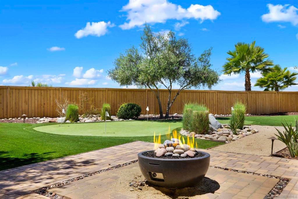 Image 13 of property listing at 15717 Montbury Pl, San Diego, CA 92131