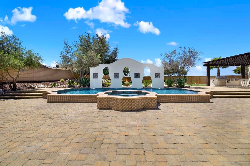 Image 15 of property listing at 15717 Montbury Pl, San Diego, CA 92131