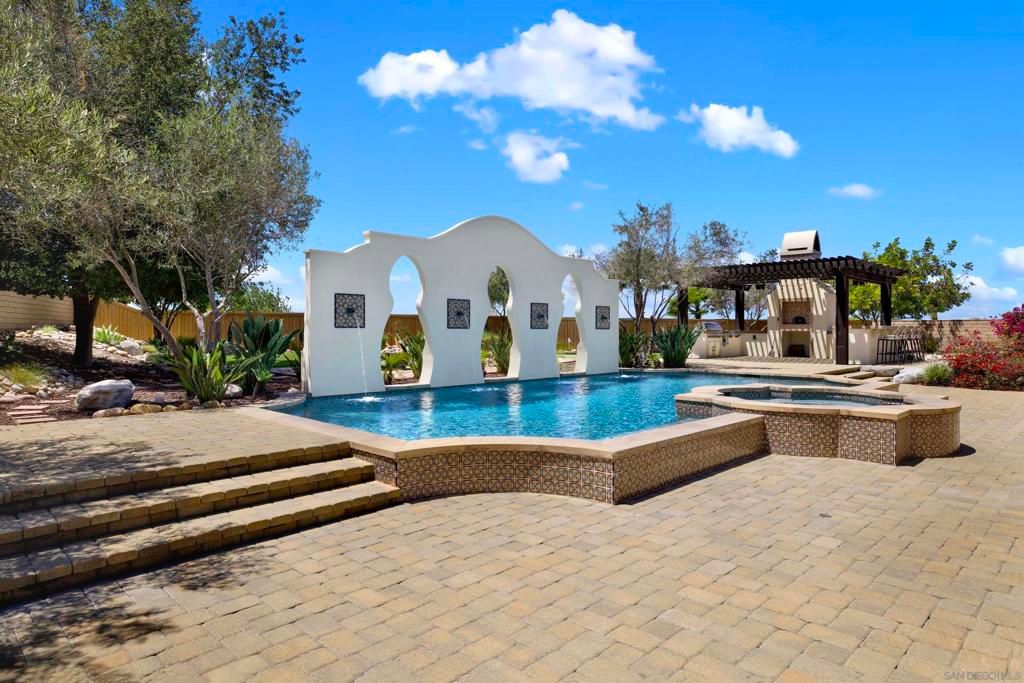 Image 16 of property listing at 15717 Montbury Pl, San Diego, CA 92131