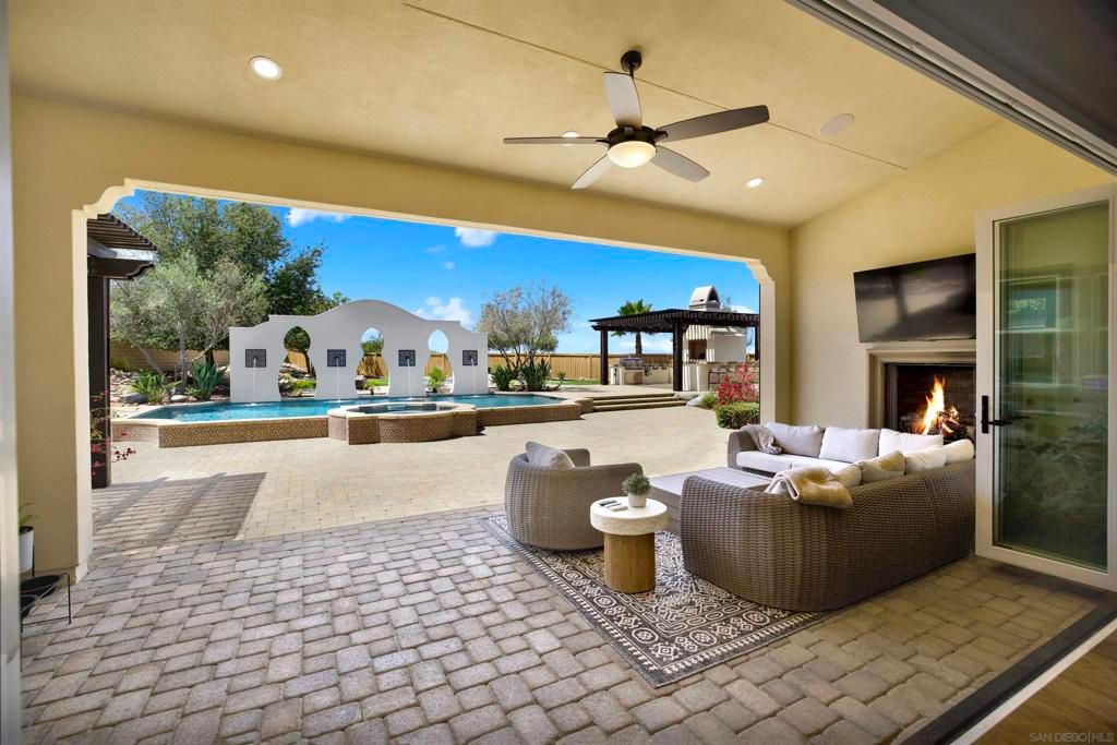 Image 7 of property listing at 15717 Montbury Pl, San Diego, CA 92131