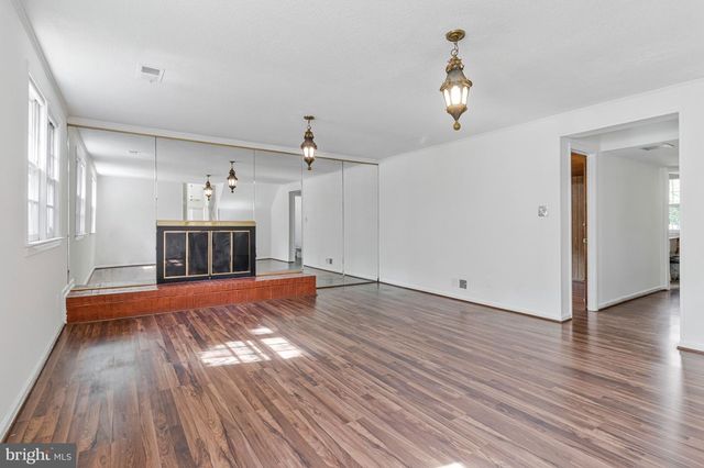 7306 IDYLWOOD CT, Falls Church, VA 22043