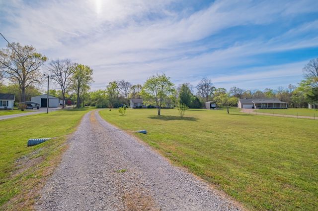 1844 Twin Caves Dr, Lewisburg, TN 37091
