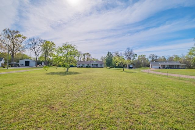 1844 Twin Caves Dr, Lewisburg, TN 37091