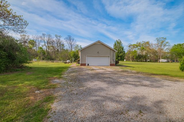 1844 Twin Caves Dr, Lewisburg, TN 37091
