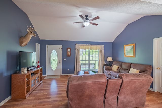 1844 Twin Caves Dr, Lewisburg, TN 37091