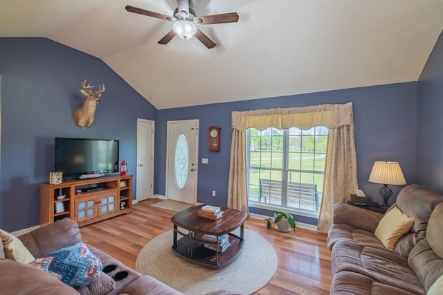 1844 Twin Caves Dr, Lewisburg, TN 37091